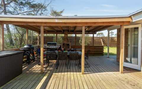 Frederikka - 75M from the Sea: Möbel, Interior Design, Flooring, Holz, Fussboden, Decke, Holzboden, Stuhl, Tabelle, Beleuchtung