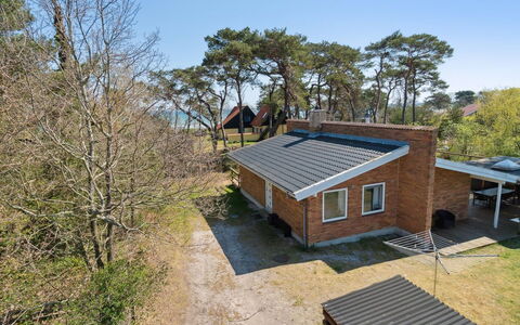 Frederikka - 75M from the Sea: Möbel, Interior Design, Flooring, Holz, Fussboden, Decke, Holzboden, Stuhl, Tabelle, Beleuchtung