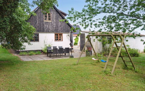 Helmer - 3Km from the Sea: Gras, Haus, Dach, Zuhause, Hütte, Strauch, Grundstueck, Ländliches Gebiet, Bauernhaus, Ground