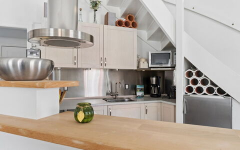 Dagne - 400M from the Sea: Interior Design, Flooring, Holz, Küche, Möbel, Fussboden, Decke, Beleuchtung, Küchengerät, Countertop