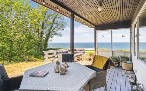 Yasha - 200M from the Sea: Holz, Dach, Die Architektur, Zuhause, Haus, Hütte, Abstellgleis, Hartholz, Steigung, Estate