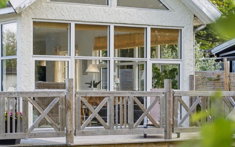 Meinolf - 200M from the Sea: Wohngebiet, Dach, Vorort, Auffahrt, Estate, Kamin