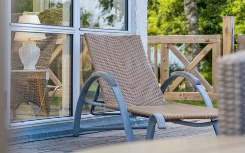 Meinolf - 200M from the Sea: Wohngebiet, Dach, Vorort, Auffahrt, Estate, Kamin