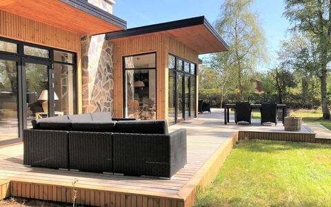 Sune - 175M from the Sea: Möbel, Interior Design, Flooring, Holz, Fussboden, Decke, Holzboden, Stuhl, Tabelle, Beleuchtung