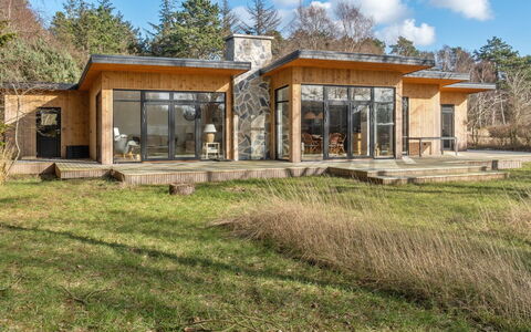 Sune - 175M from the Sea: Möbel, Interior Design, Flooring, Holz, Fussboden, Decke, Holzboden, Stuhl, Tabelle, Beleuchtung