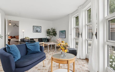 Vemund - 100M to the Fjord: Interior Design, Möbel, Flooring, Fussboden, Holz, Couch, Wohnzimmer, Decke, Tabelle, Zimmer