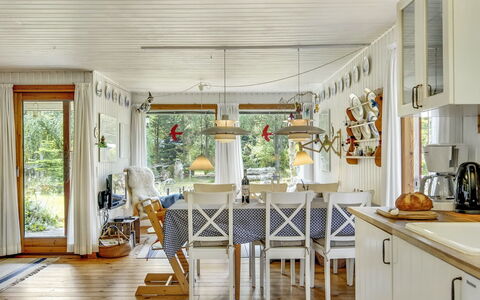 Naili - 750M from the Sea: Holz, Interior Design, Decke, Möbel, Zuhause, Light Fixture, Stuhl, Esszimmer, Hütte, Hartholz