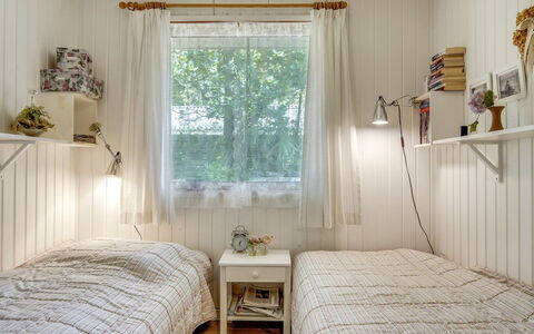 Naili - 750M from the Sea: Bett, Interior Design, Schlafzimmer, Möbel, Bedding, Holz, Bettdecke, Fussboden, Linens, Textil