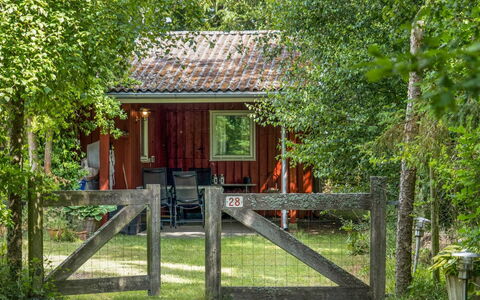 Naili - 750M from the Sea: Holz, Hütte, Haus, Ländliches Gebiet, Gartenbauten, Blockhaus, Schuppen, Garten, Schatten, Wald