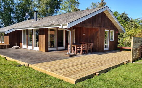 Aase - 950M from the Sea: Möbel, Interior Design, Flooring, Holz, Fussboden, Decke, Holzboden, Stuhl, Tabelle, Beleuchtung