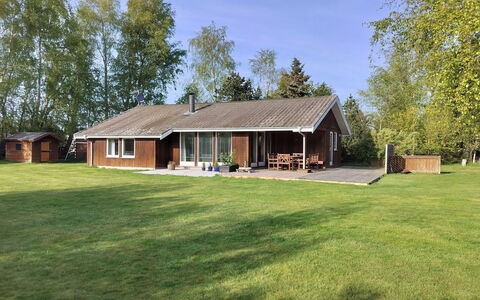 Aase - 950M from the Sea: Möbel, Interior Design, Flooring, Holz, Fussboden, Decke, Holzboden, Stuhl, Tabelle, Beleuchtung
