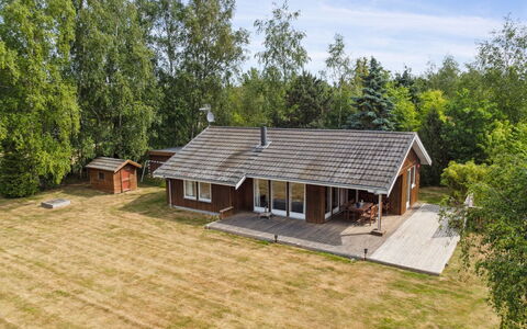 Aase - 950M from the Sea: Möbel, Interior Design, Flooring, Holz, Fussboden, Decke, Holzboden, Stuhl, Tabelle, Beleuchtung