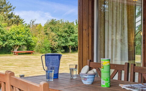 Aase - 950M from the Sea: Möbel, Interior Design, Flooring, Holz, Fussboden, Decke, Holzboden, Stuhl, Tabelle, Beleuchtung