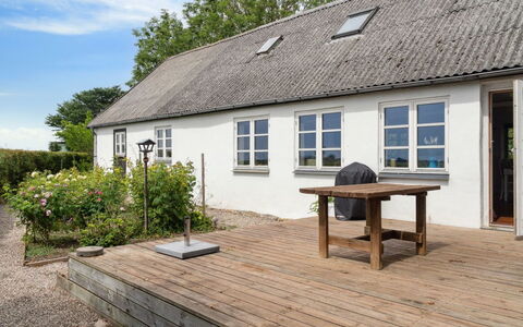 Finja - 6Km from the Sea: Dach, Haus, Zuhause, Hütte, Abstellgleis, Estate, Auffahrt, Gartenbauten, Garten, Schuppen
