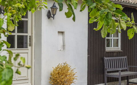 Finja - 6Km from the Sea: Dach, Haus, Zuhause, Hütte, Abstellgleis, Estate, Auffahrt, Gartenbauten, Garten, Schuppen