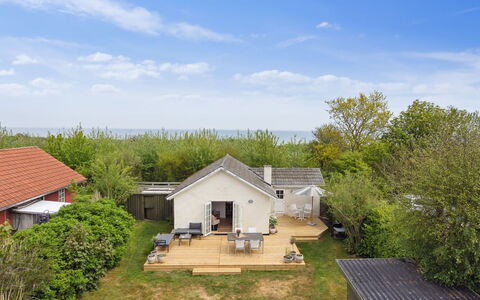 Quanna - 50M from the Sea: Haus, Zuhause, Hütte, Dach, Estate, Garten, Bauernhaus, Landscaping, Rasen, Garten