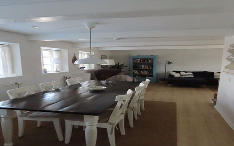Ilkka - 220M from the Sea: Möbel, Interior Design, Flooring, Holz, Fussboden, Tabelle, Decke, Stuhl, Küche & Esszimmer Tisch, Esszimmer