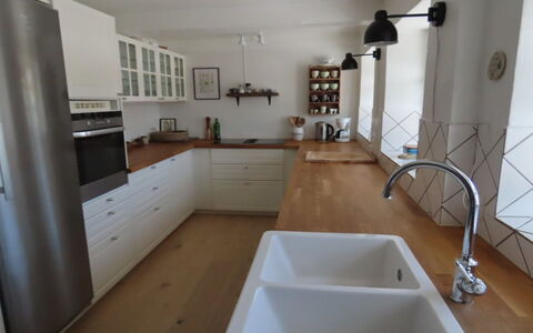 Ilkka - 220M from the Sea: Countertop, Küche, Flooring, Cabinetry, Interior Design, Möbel, Spüle, Fussboden, Holz, Armatur