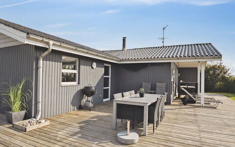 Anella - 200M from the Sea: Möbel, Interior Design, Flooring, Holz, Fussboden, Decke, Holzboden, Stuhl, Tabelle, Beleuchtung