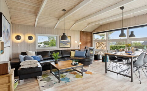 Hjalmsvider - 300M from the Sea: Interior Design, Holz, Couch, Möbel, Flooring, Decke, Wohnzimmer, Holzboden, Fussboden