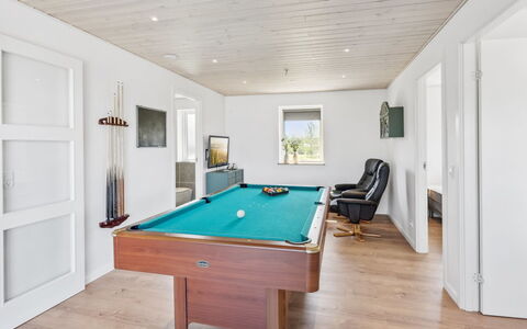 Ika - 450M from the Sea: Möbel, Interior Design, Flooring, Holz, Fussboden, Decke, Holzboden, Stuhl, Tabelle, Beleuchtung
