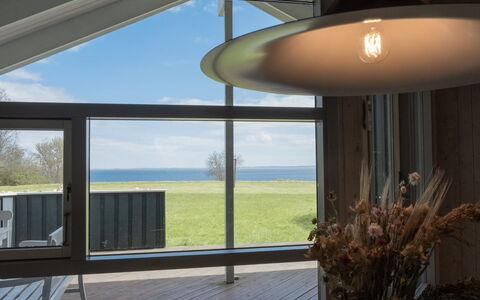 Neno - 100M from the Sea: Haus, Zuhause, Dach, Wohngebiet, Hütte, Estate, Bauernhaus, Rasen, Landscaping, Abstellgleis