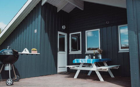 Neno - 100M from the Sea: Haus, Zuhause, Dach, Wohngebiet, Hütte, Estate, Bauernhaus, Rasen, Landscaping, Abstellgleis