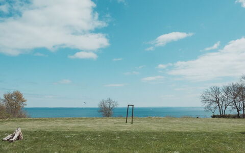 Neno - 100M from the Sea: Haus, Zuhause, Dach, Wohngebiet, Hütte, Estate, Bauernhaus, Rasen, Landscaping, Abstellgleis