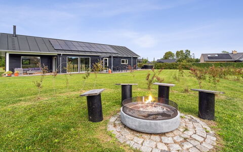 Amdi - 700M from the Sea: Die Architektur, Dach, Zuhause, Verbundwerkstoff, Daylighting, Abstellgleis, Auffahrt