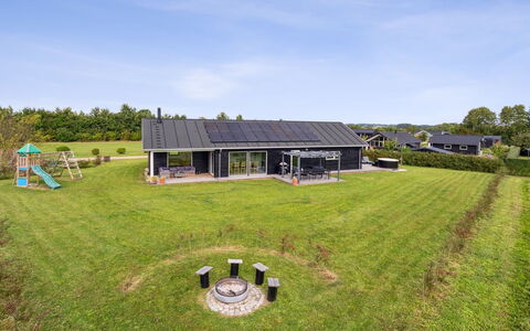 Amdi - 700M from the Sea: Die Architektur, Dach, Zuhause, Verbundwerkstoff, Daylighting, Abstellgleis, Auffahrt