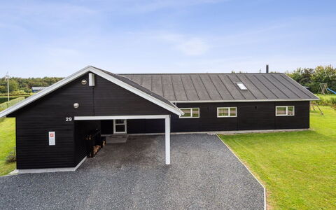 Amdi - 700M from the Sea: Die Architektur, Dach, Zuhause, Verbundwerkstoff, Daylighting, Abstellgleis, Auffahrt