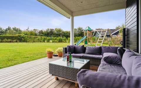 Amdi - 700M from the Sea: Die Architektur, Dach, Zuhause, Verbundwerkstoff, Daylighting, Abstellgleis, Auffahrt