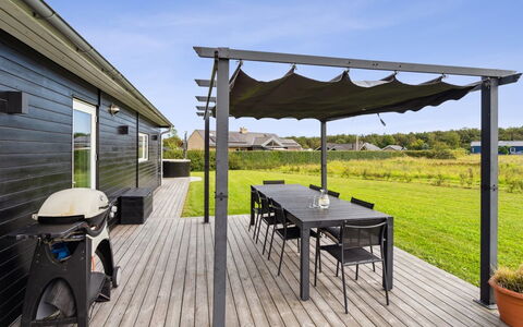 Amdi - 700M from the Sea: Die Architektur, Dach, Zuhause, Verbundwerkstoff, Daylighting, Abstellgleis, Auffahrt