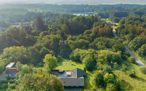 Elif - 30Km from the Sea: Dachdecken, Hütte, Haus, Dach, Zuhause, Bauernhaus, Hütte, Estate, Dorf