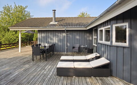 Elif - 30Km from the Sea: Dachdecken, Hütte, Haus, Dach, Zuhause, Bauernhaus, Hütte, Estate, Dorf