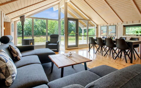 Sanna - 30Km from the Sea: Dach, Haus, Zuhause, Hütte, Tür, Abstellgleis, Deck, Veranda, Planke, Hartholz
