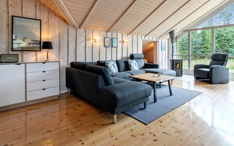 Sanna - 30Km from the Sea: Dach, Haus, Zuhause, Hütte, Tür, Abstellgleis, Deck, Veranda, Planke, Hartholz