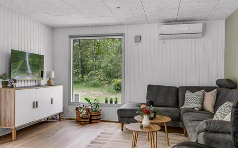 Nyalle - 30Km from the Sea: Wohngebiet, Dach, Vorort, Auffahrt, Estate, Kamin