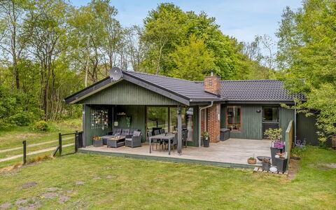 Nyalle - 30Km from the Sea: Wohngebiet, Dach, Vorort, Auffahrt, Estate, Kamin