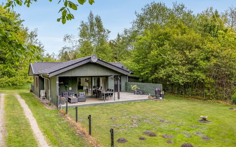 Nyalle - 30Km from the Sea: Wohngebiet, Dach, Vorort, Auffahrt, Estate, Kamin