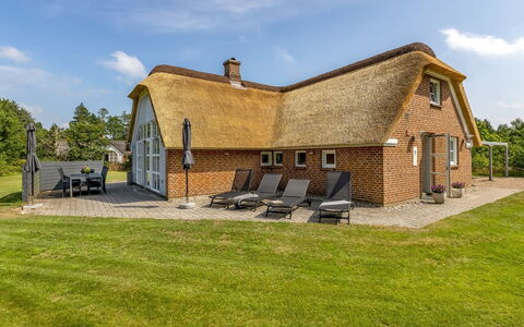 Sondra - from the Sea: Möbel, Interior Design, Flooring, Holz, Fussboden, Decke, Holzboden, Stuhl, Tabelle, Beleuchtung