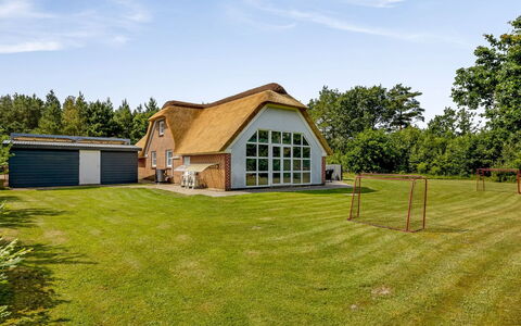 Sondra - from the Sea: Möbel, Interior Design, Flooring, Holz, Fussboden, Decke, Holzboden, Stuhl, Tabelle, Beleuchtung