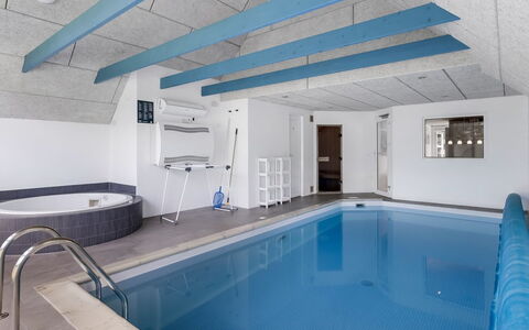 Sondra - from the Sea: Möbel, Interior Design, Flooring, Holz, Fussboden, Decke, Holzboden, Stuhl, Tabelle, Beleuchtung