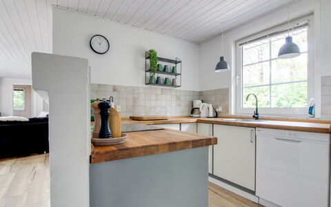 Joona - 12Km from the Sea: Flooring, Fussboden, Interior Design, Holz, Countertop, Küche, Möbel, Holzboden, Cabinetry, Decke