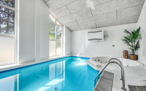 Anniesette - 1.5Km from the Sea: Möbel, Interior Design, Flooring, Holz, Fussboden, Decke, Holzboden, Stuhl, Tabelle, Beleuchtung