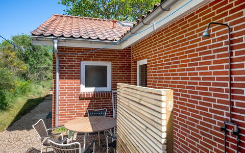 Anniesette - 1.5Km from the Sea: Möbel, Interior Design, Flooring, Holz, Fussboden, Decke, Holzboden, Stuhl, Tabelle, Beleuchtung