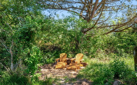 Anniesette - 1.5Km from the Sea: Möbel, Interior Design, Flooring, Holz, Fussboden, Decke, Holzboden, Stuhl, Tabelle, Beleuchtung