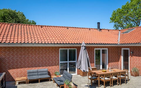 Anniesette - 1.5Km from the Sea: Möbel, Interior Design, Flooring, Holz, Fussboden, Decke, Holzboden, Stuhl, Tabelle, Beleuchtung