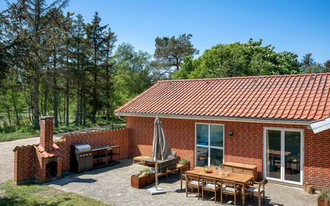 Anniesette - 1.5Km from the Sea: Möbel, Interior Design, Flooring, Holz, Fussboden, Decke, Holzboden, Stuhl, Tabelle, Beleuchtung