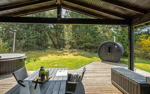 Eli - 1.5Km to the Fjord: Holz, Gartenbauten, Hütte, Schatten, Deck, Garten, Veranda, Hartholz, Outdoor Struktur, Blockhaus